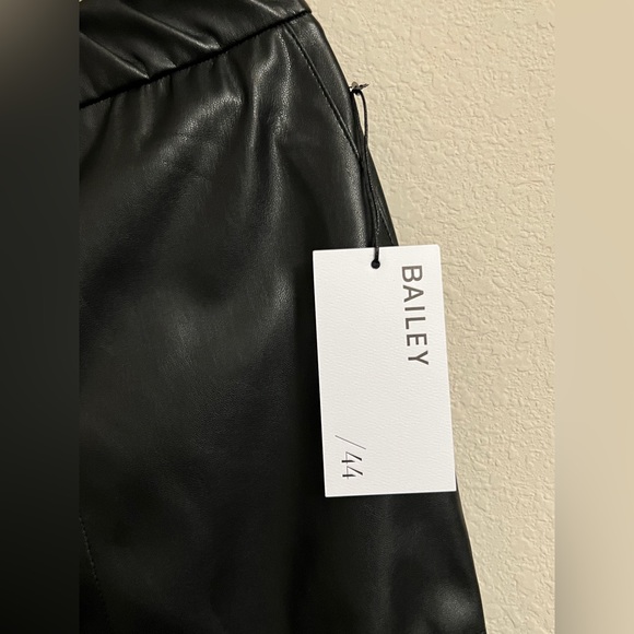 Bailey/44 Thandi Black Eco Leather Wide-Leg Capri Pants Size Large - Picture 4 of 12